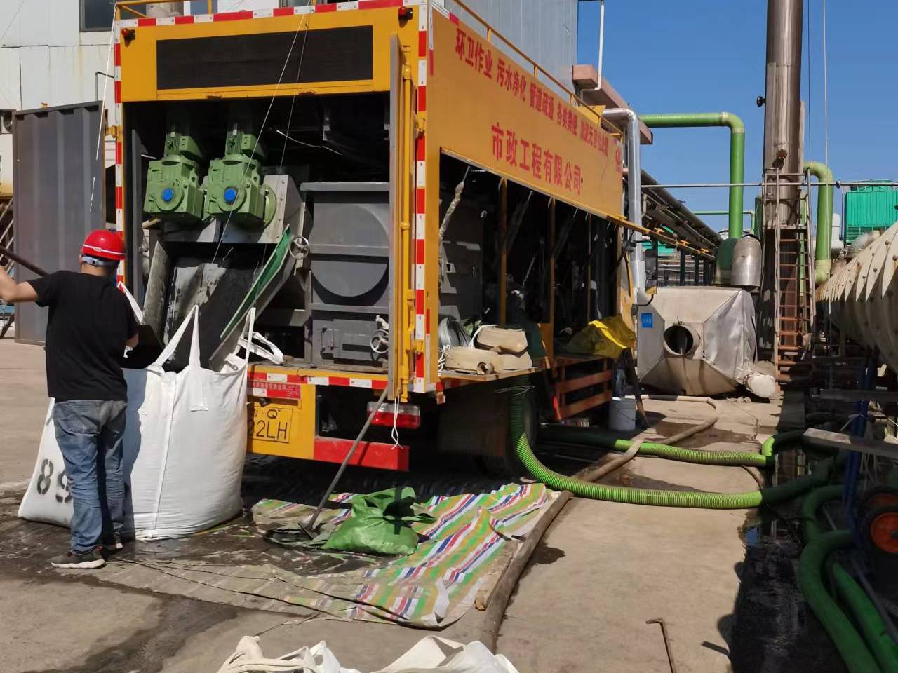 大路镇淤泥压干处理